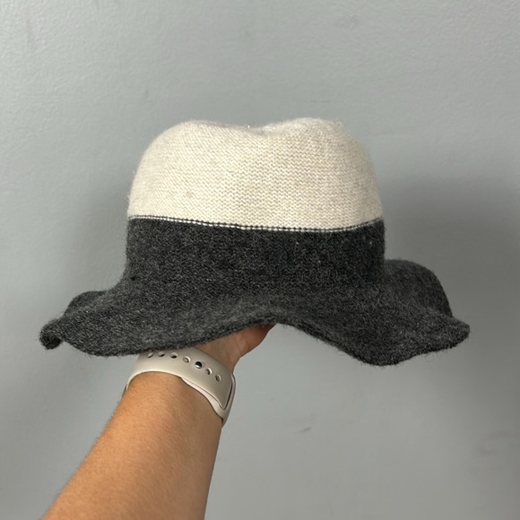 Zara Gray Cream Wool Blend Hat - gently used - Picture 2 of 11